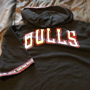 Short sleeve hooded bulls shirt